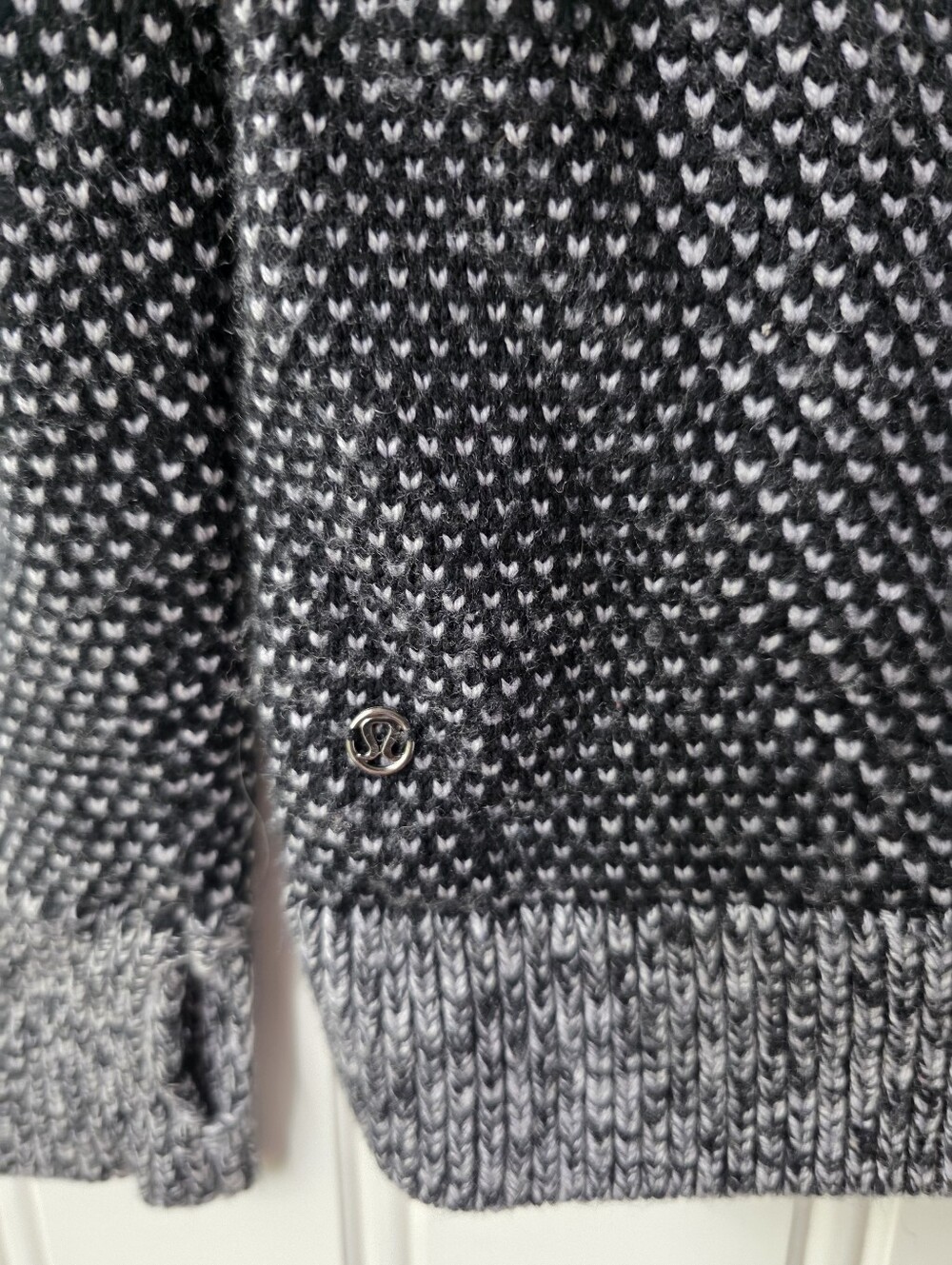 Lululemon Yogi Crewneck Sweater Black Heathered Grey Merino Wool Size 10 W3H34S - Picture 7 of 7